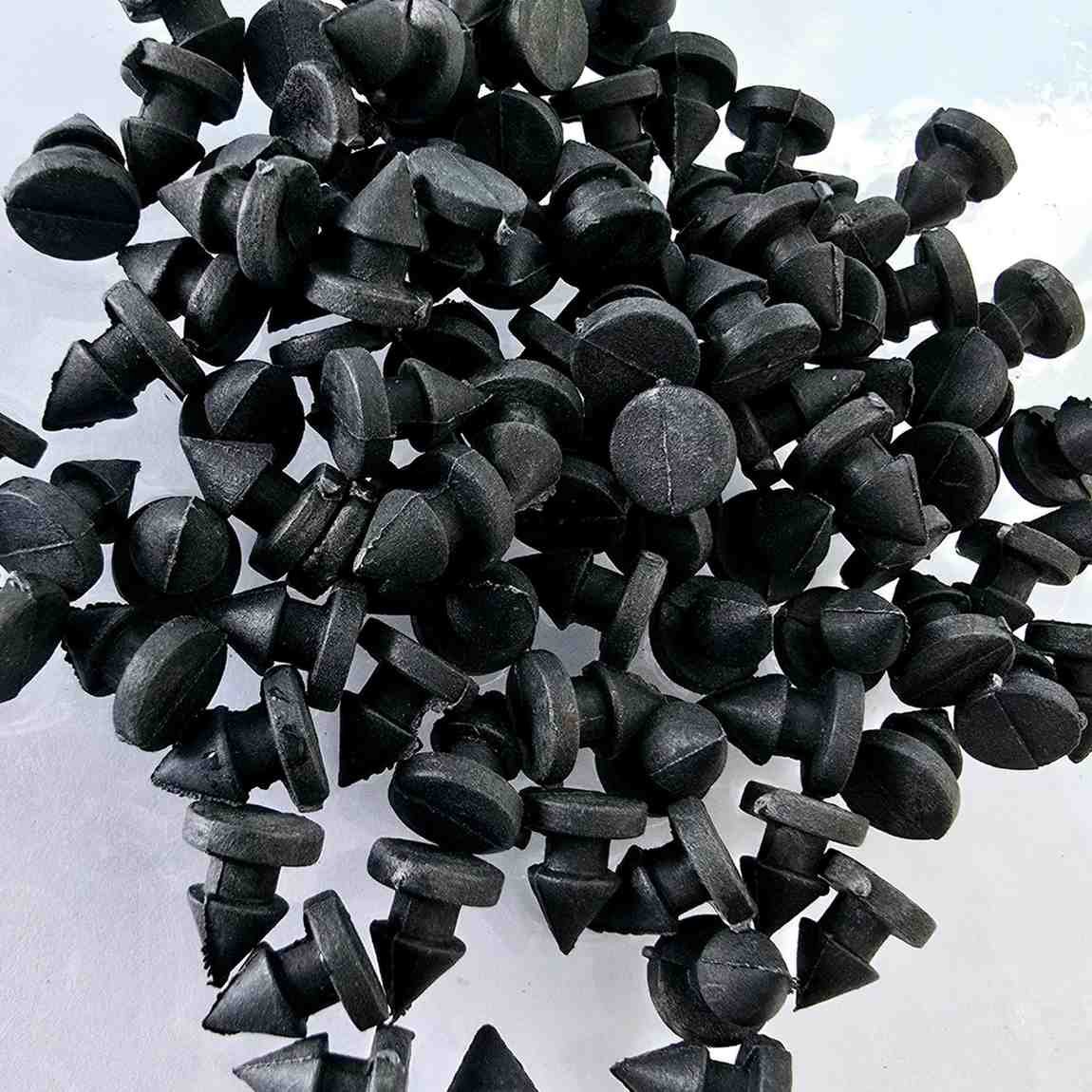 DRIPPER HOLE BLOCKING PLUG 6MM ( 100 PC ) thumbnail